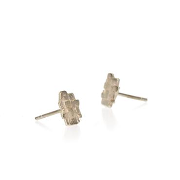 Ear studs in white gold with squares